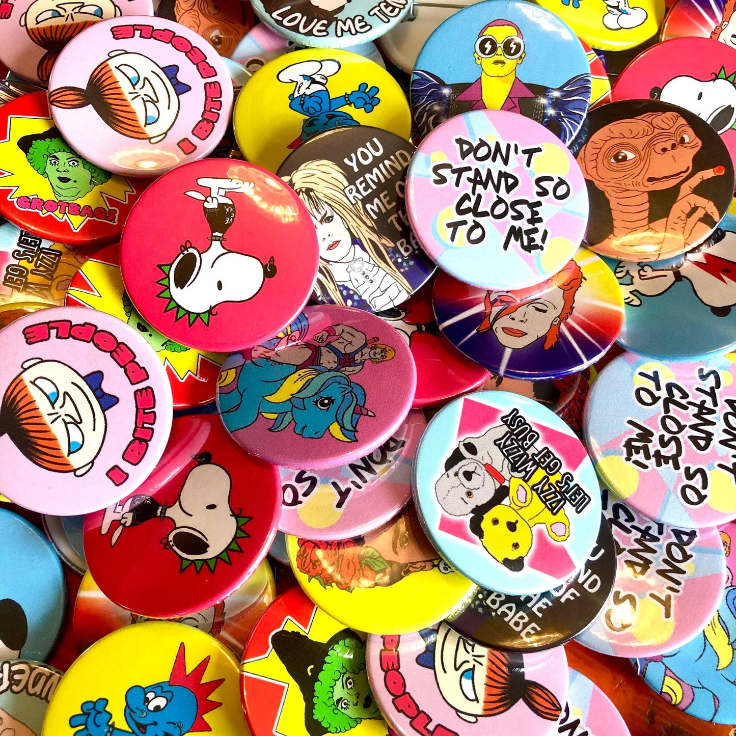 100 BADGE ASSORTMENT (pack of 100)