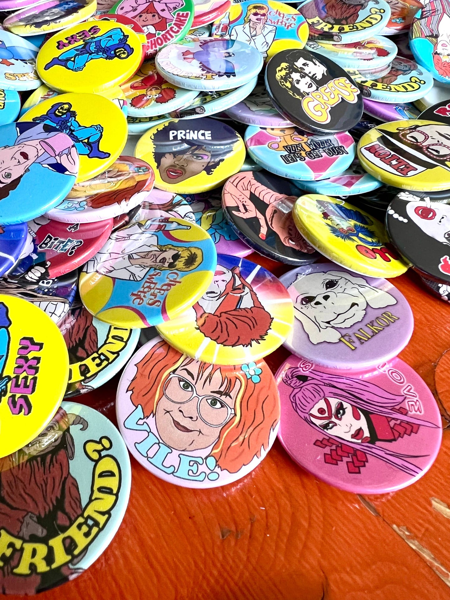 100 BADGE ASSORTMENT (pack of 100)