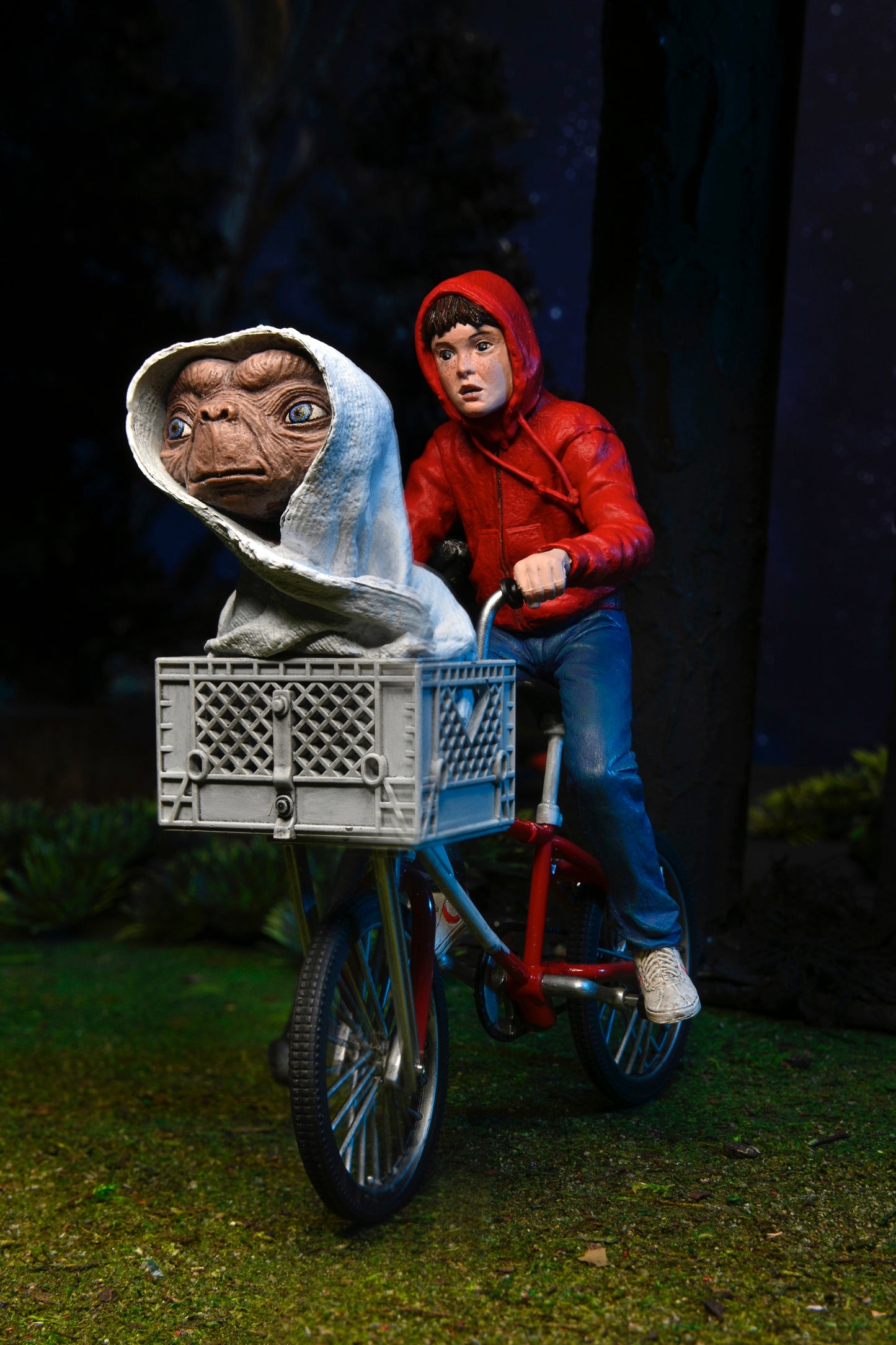 E.T. 40TH ANNIVERSARY ELLIOT AND E.T. ON BICYCLE 7 INCH SCALE ACTION FIGURE