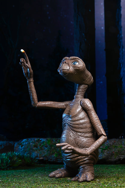 E.T. 40TH ANNIVERSARY CLASSIC E.T. ULTIMATE 7 INCH SCALE ACTION FIGURE
