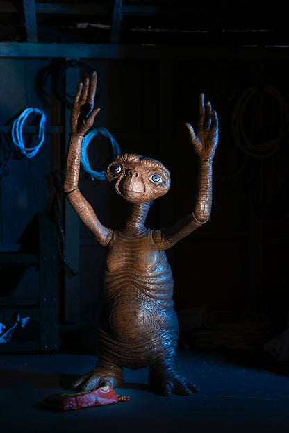 E.T. 40TH ANNIVERSARY CLASSIC E.T. ULTIMATE 7 INCH SCALE ACTION FIGURE