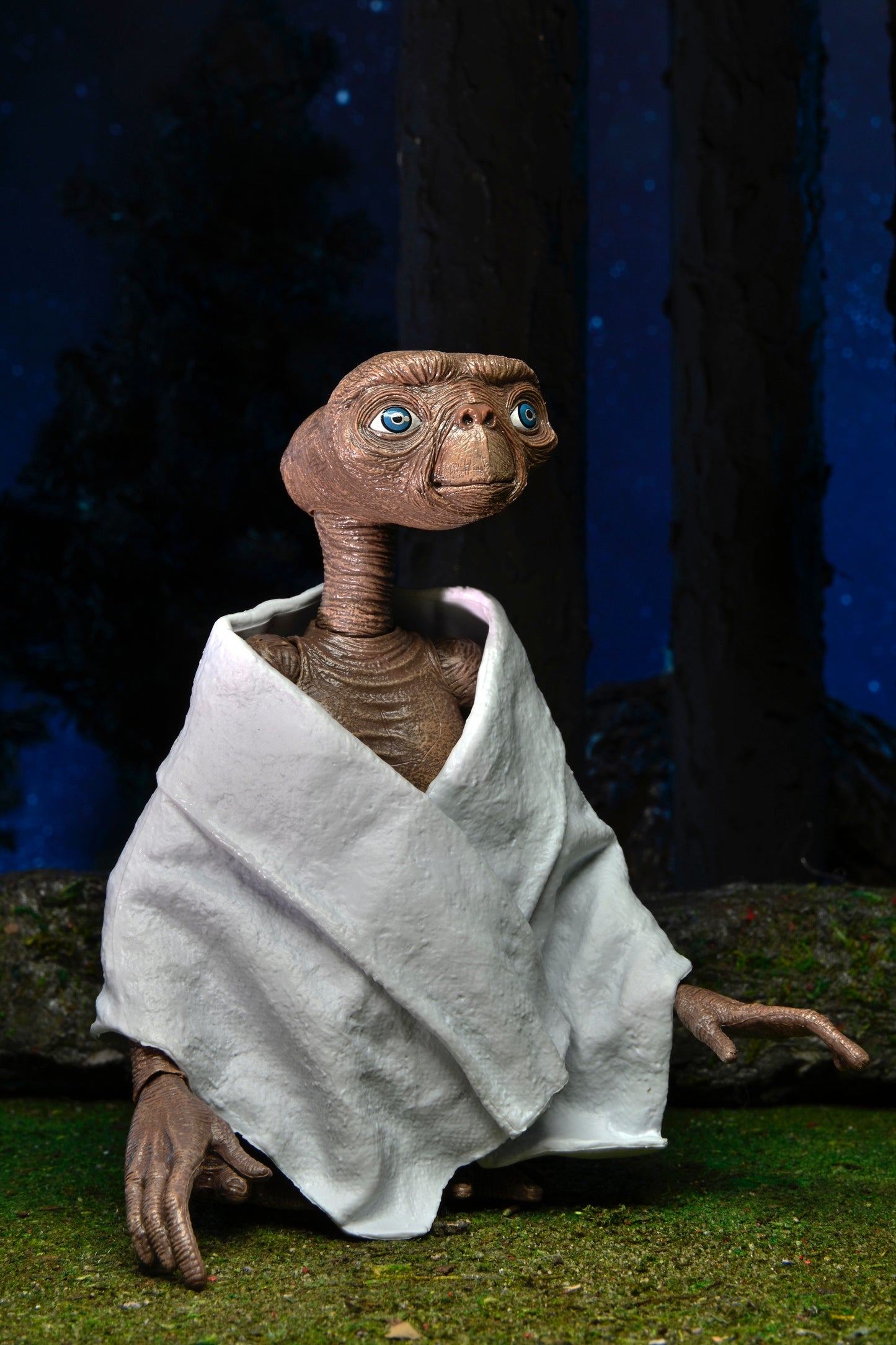 E.T. 40TH ANNIVERSARY CLASSIC E.T. ULTIMATE 7 INCH SCALE ACTION FIGURE