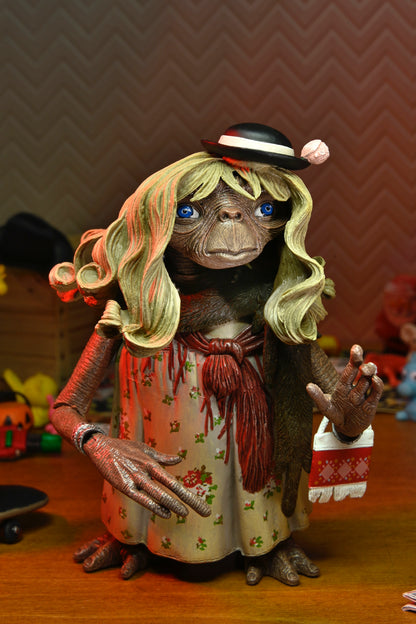 E.T. 40TH ANNIVERSARY DRESS-UP E.T. ULTIMATE 7 INCH SCALE ACTION FIGURE