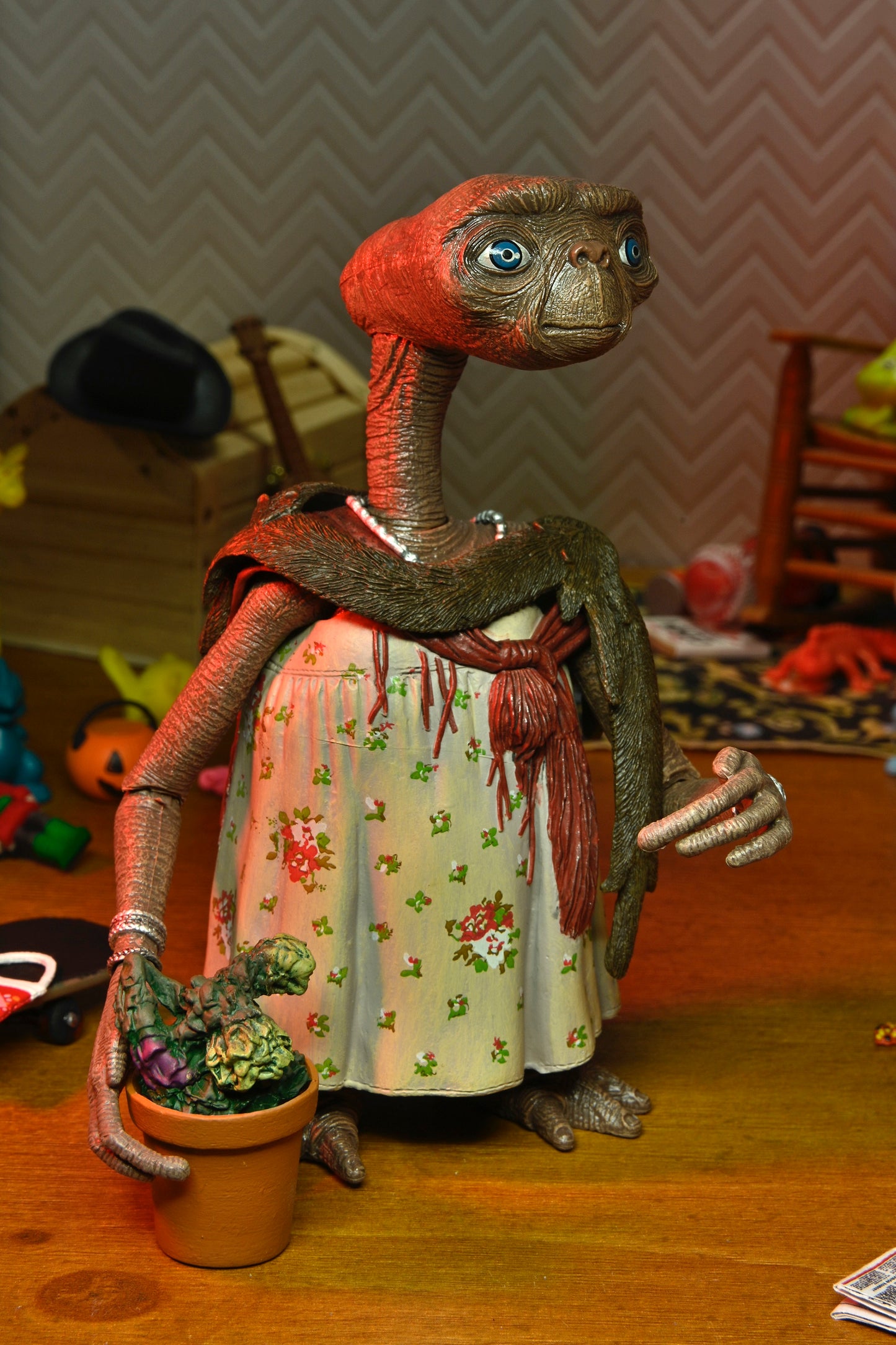 E.T. 40TH ANNIVERSARY DRESS-UP E.T. ULTIMATE 7 INCH SCALE ACTION FIGURE