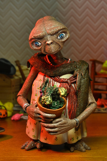 E.T. 40TH ANNIVERSARY DRESS-UP E.T. ULTIMATE 7 INCH SCALE ACTION FIGURE