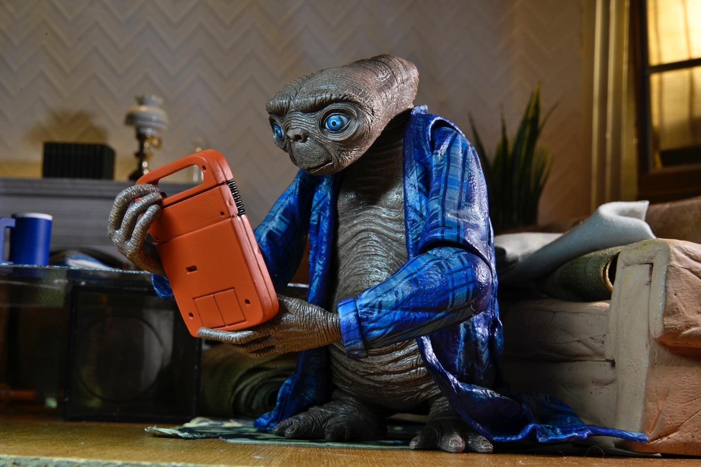 E.T. 40TH ANNIVERSARY TELEPATHIC E.T. ULTIMATE 7 INCH SCALE ACTION FIGURE