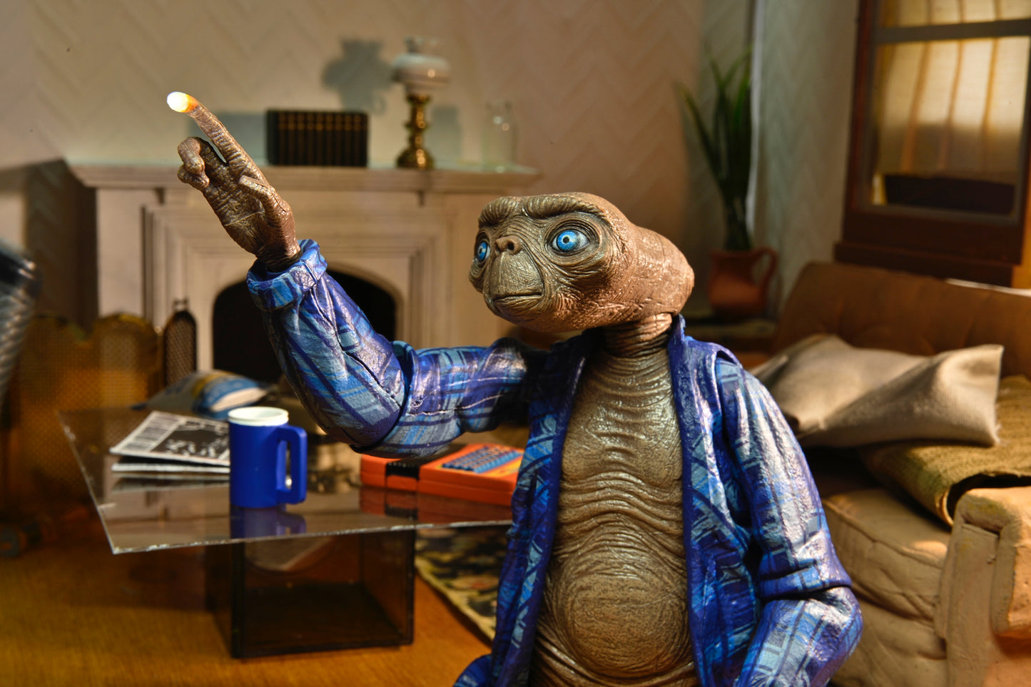 E.T. 40TH ANNIVERSARY TELEPATHIC E.T. ULTIMATE 7 INCH SCALE ACTION FIGURE