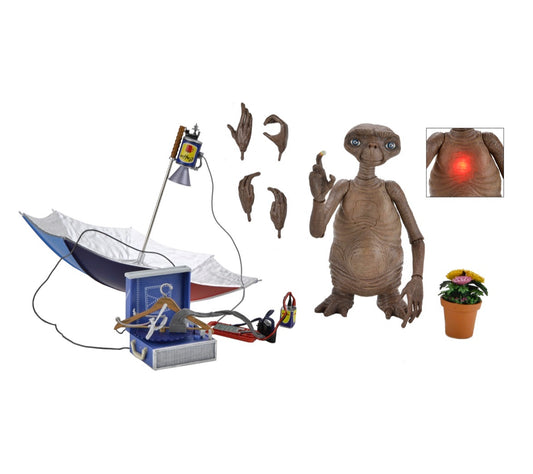 E.T. 40TH ANNIVERSARY DELUXE E.T. WITH LED CHEST ULTIMATE 7 INCH SCALE ACTION FIGURE