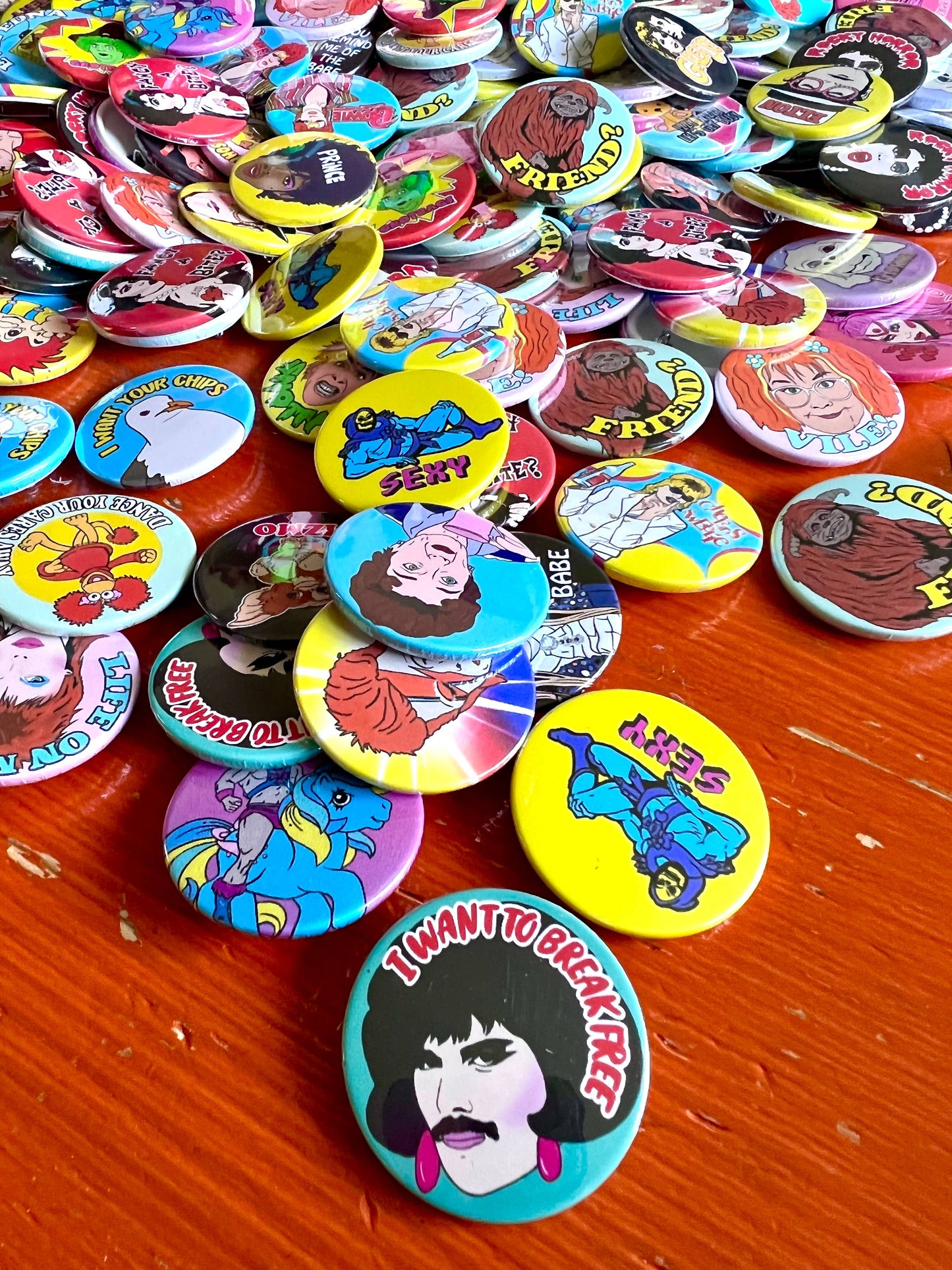 100 BADGE ASSORTMENT (pack of 100)